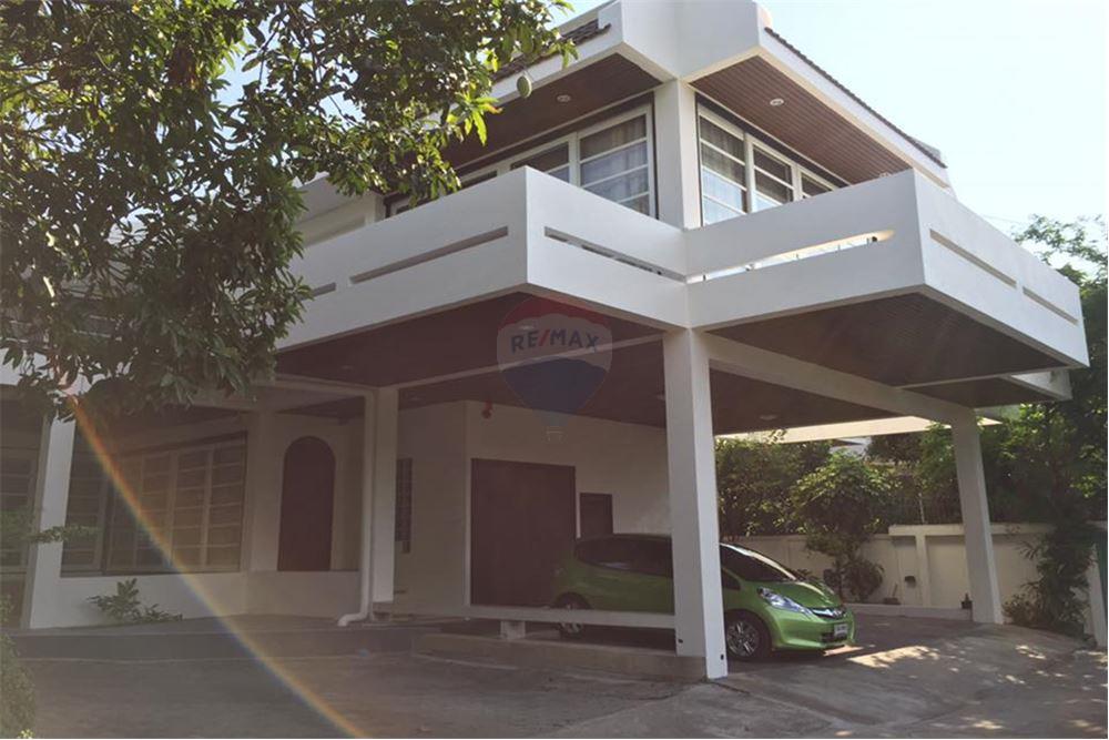 house for sale in udom suk